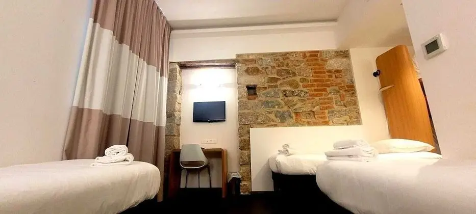 Üç Kişilik Oda
