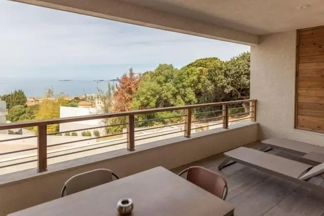 Standard Apart Daire, Deniz Manzaralı