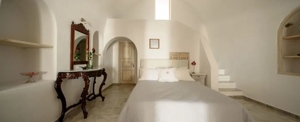 Master Suite with Sea View & Volcano View