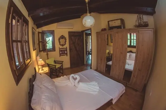 Traditional Ev (first floor)