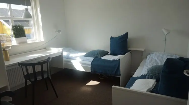 Basic Oda, 2 Tek Kişilik Yatak, Ortak Banyo