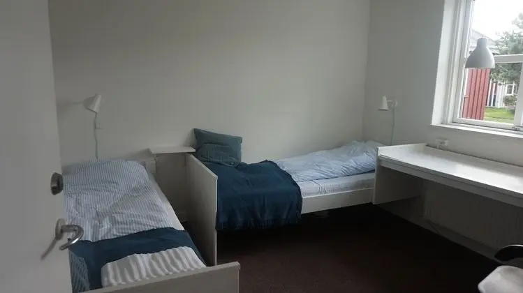 Basic Oda, 2 Tek Kişilik Yatak, Ortak Banyo