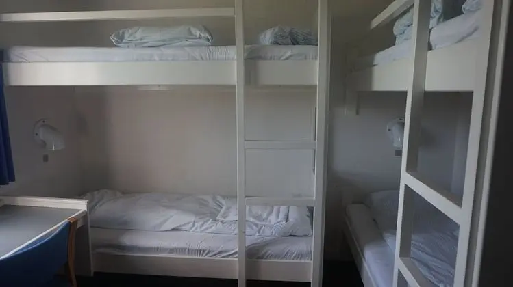 Basic Oda, 2 Tek Kişilik Yatak, Ortak Banyo