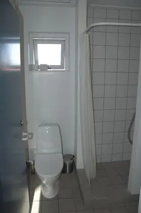 Basic Oda, 2 Tek Kişilik Yatak, Ortak Banyo