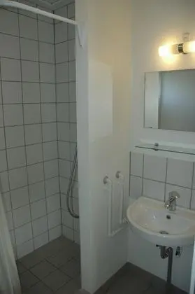 Basic Oda, 2 Tek Kişilik Yatak, Ortak Banyo