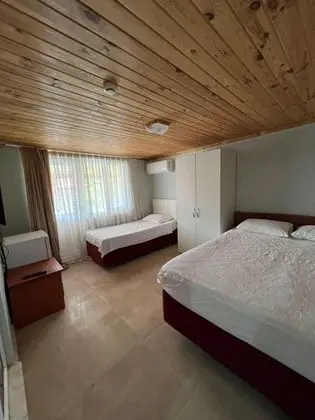 Teraslı Standart Oda, Havuz veya Bahçe Manzaralı, Balkonlu