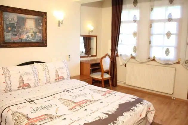 Standard Tek Büyük Yataklı Oda, Balkon, Havuz Manzaralı
