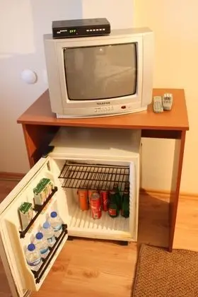 Standard Tek Büyük Yataklı Oda, Balkon, Havuz Manzaralı