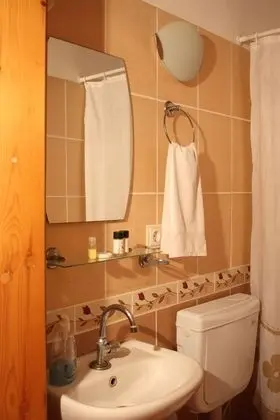 Standard Tek Büyük Yataklı Oda, Balkon, Havuz Manzaralı