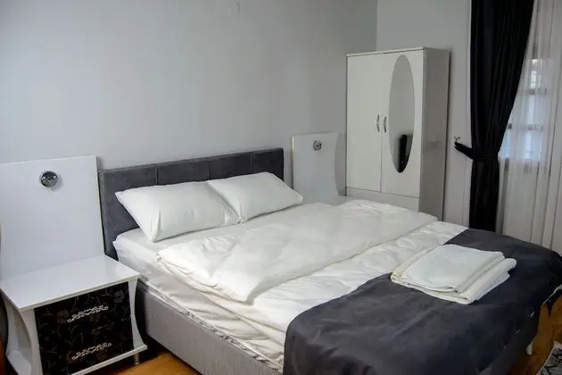 Standard Tek Büyük Yataklı Oda, Balkon, Havuz Manzaralı