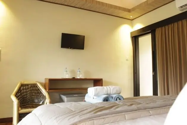 Deluxe Tek Büyük Yataklı Oda, Teras, Havuz Kenarı