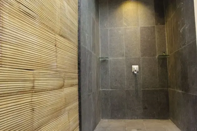 Deluxe Tek Büyük Yataklı Oda, Teras, Havuz Kenarı