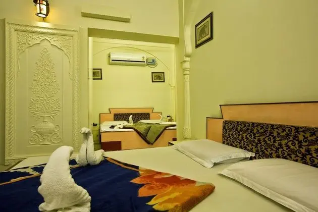 Luxury Tek Büyük Yataklı Oda