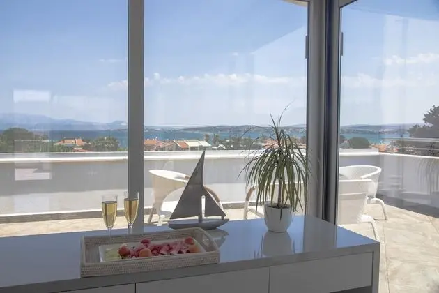 Terrace Suit 1