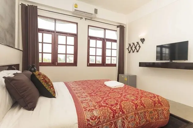 Deluxe Room with shared bathroom