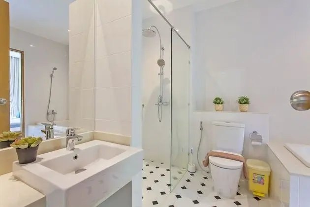 1 Bedroom Condo