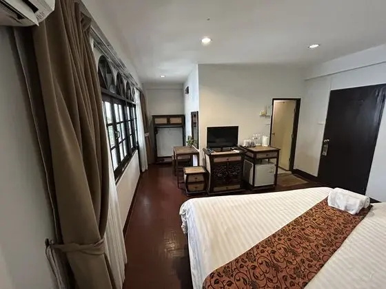 Deluxe Tek Büyük Yataklı Oda, 1 En Büyük (King) Boy Yatak, Bahçe Manzaralı (with balcony)