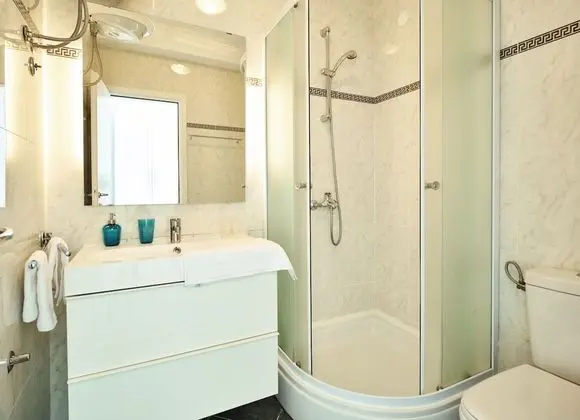 Comfort Tek Büyük Yataklı Oda