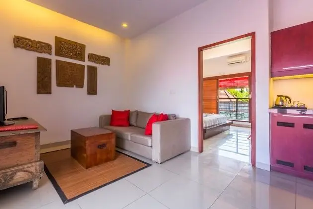 Junior Süit, Havuz Manzaralı (2nd floor)