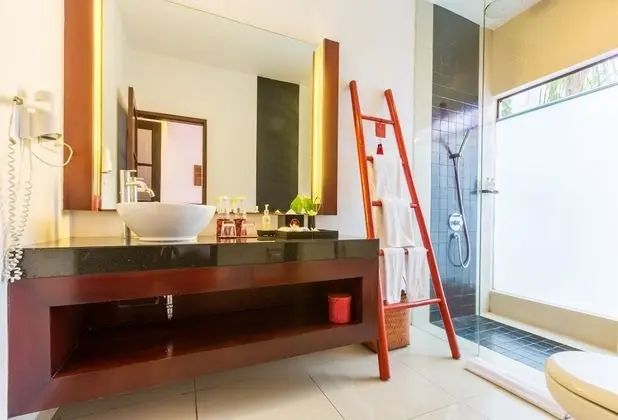 Junior Süit, Havuz Manzaralı (2nd floor)
