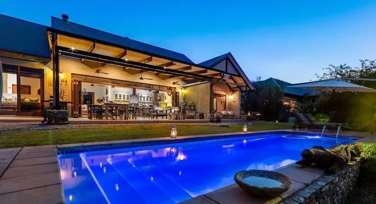 Kambaku Luxury 2 Bedroom River House