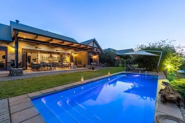 Kambaku Luxury 2 Bedroom River House