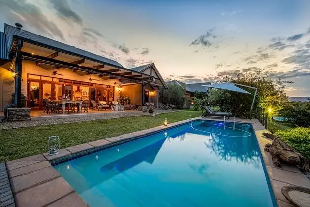 Kambaku Luxury 2 Bedroom River House