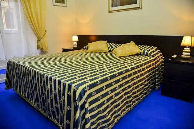 Premium Tek Büyük Yataklı Oda