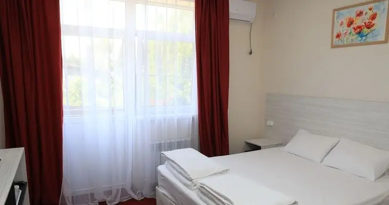 Standard Tek Büyük veya İki Ayrı Yataklı Oda, Zemin Kat