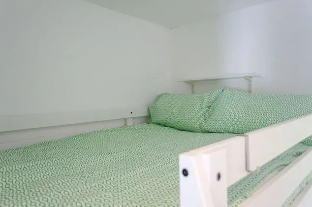 Ortak Ranzalı Oda, 1 Yatak Odası, Buzdolabı