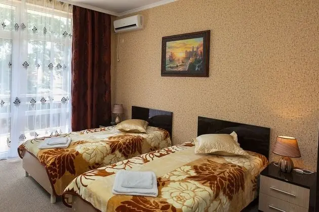 Comfort Tek Büyük veya İki Ayrı Yataklı Oda