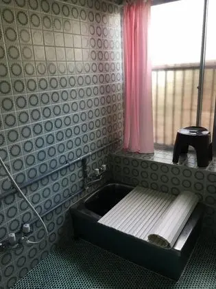 Tek Kişilik Oda, Ortak Banyo