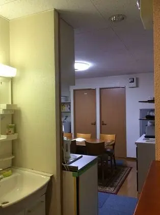 Üç Kişilik Oda, Sigara İçilmez