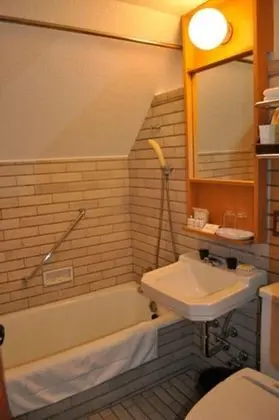 Tek Büyük Yataklı Oda (  B  )