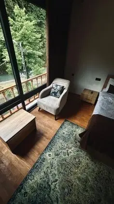 Aile Odası, Dere ve Orman Manzaralı