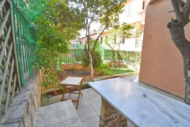 Superior Apart Daire, Bahçe Manzaralı