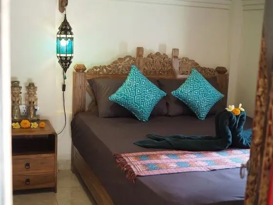 Basic Oda, 1 Büyük (Queen) Boy Yatak, Sigara İçilebilir, Bahçe Manzaralı