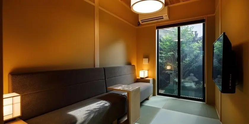 Ev, Sigara İçilmez (Private Vacation)