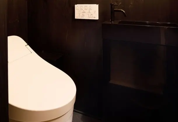 Ev, Sigara İçilmez (Private Vacation)