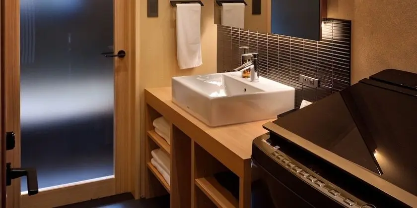 Ev, Sigara İçilmez (Private Vacation)