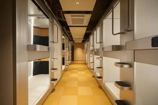 Oda, Sadece erkekler için, Sigara İçilmez (Capsule Room, Special Offer)