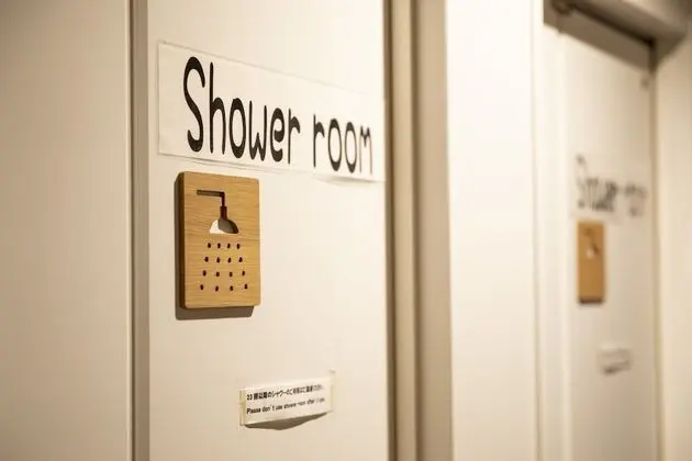 Basic Üç Kişilik Oda, Ortak Banyo