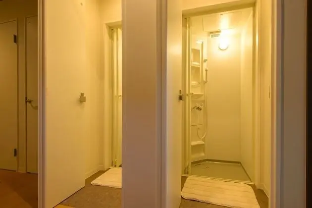 Basic Üç Kişilik Oda, Ortak Banyo
