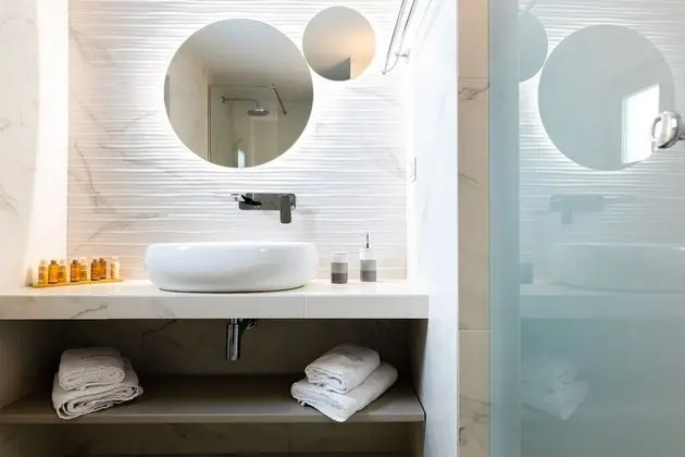 Deluxe Tek Büyük Yataklı Oda, Sıcak Su Havuzu, Deniz Manzaralı