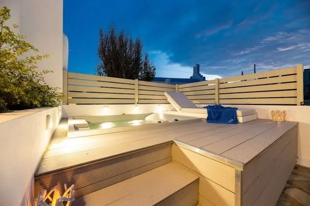 Deluxe Tek Büyük Yataklı Oda, Sıcak Su Havuzu, Deniz Manzaralı