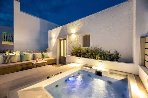 Deluxe Tek Büyük Yataklı Oda, Sıcak Su Havuzu, Deniz Manzaralı
