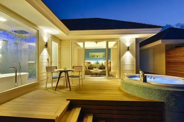 Luxury Villa (Aqua, Swirl Pool)