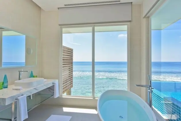 Luxury Villa (Aqua, Swirl Pool)