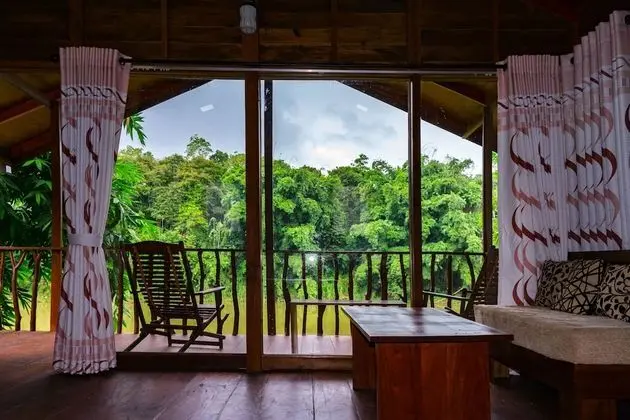 Romantic Tek Büyük Yataklı Oda, Balkon, Nehir Manzaralı