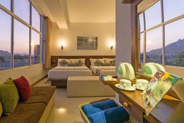 Deluxe Family Room